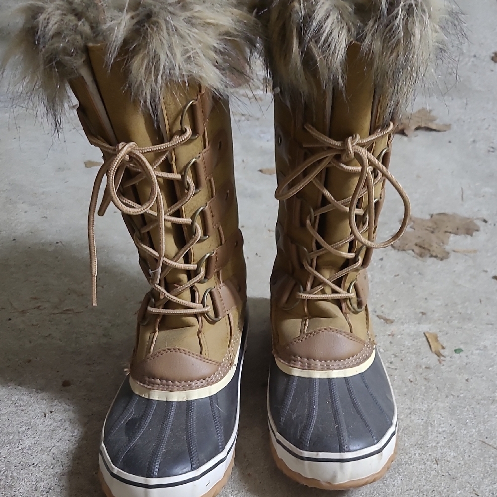 Women's UBU Brown fur winter boots size 8 excellent used condition